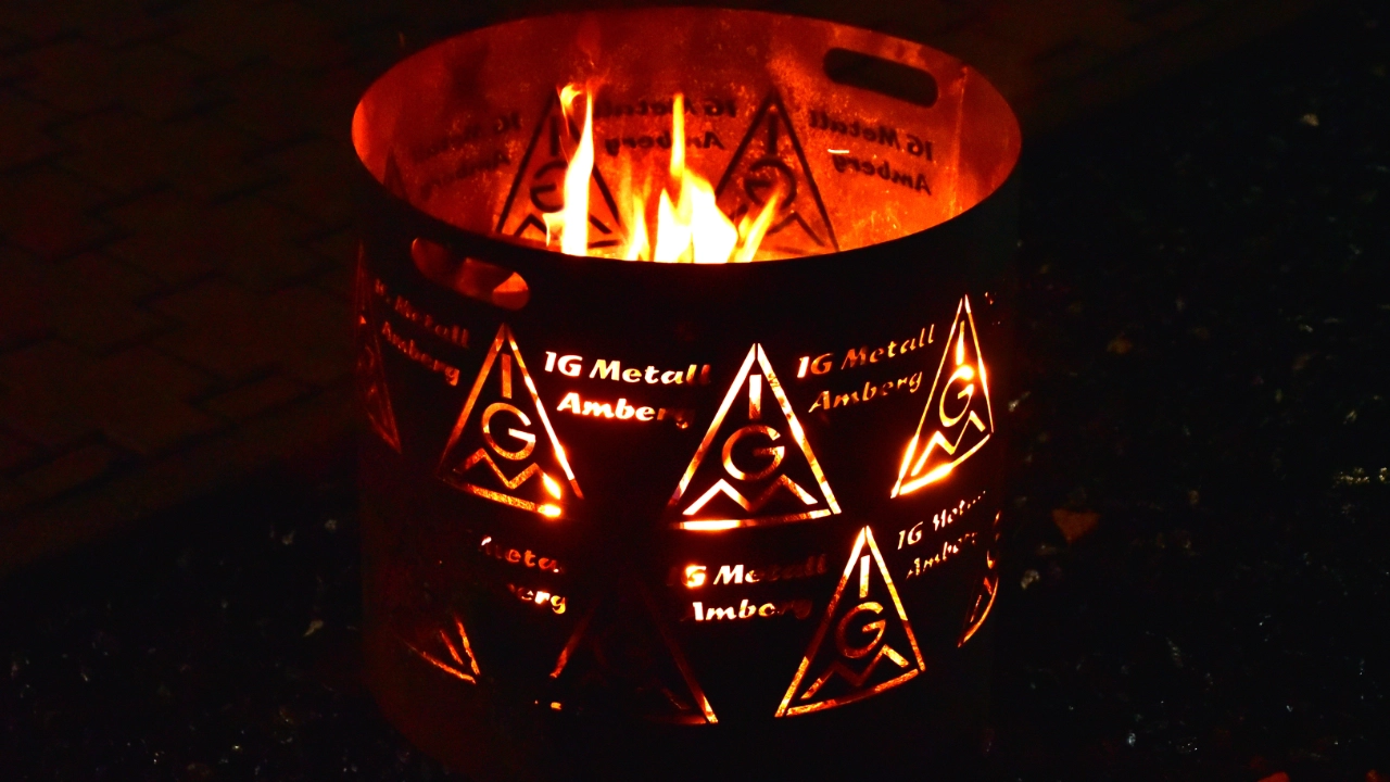 Feuertonne mit Schriftzug IG Metall Amberg
