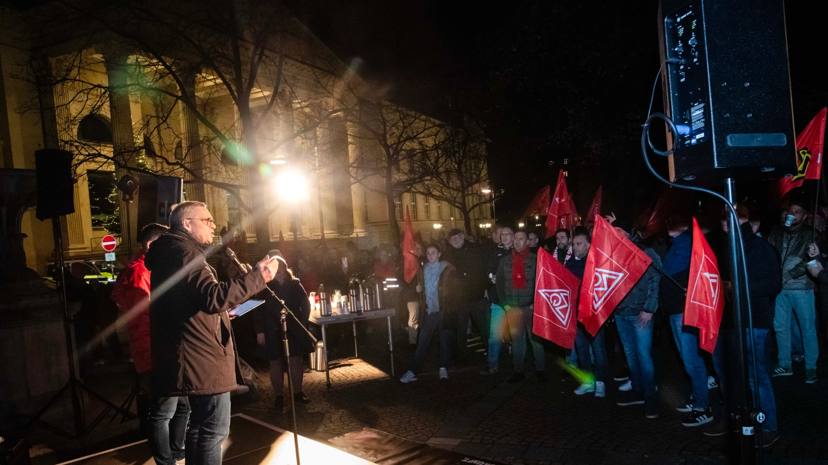 Gewerkschaft mahnt vor dem Landtag, Auf der Bühne: Thorsten Gröger