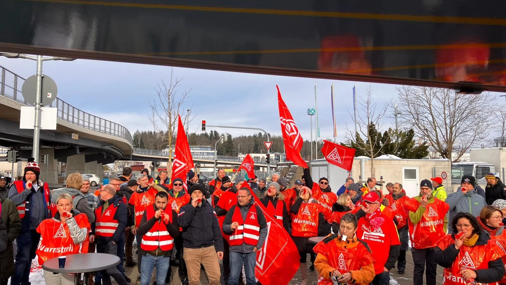 Warnstreik in der Holz- und Kunststoffindustrie: Steelcase, Rosenheim
