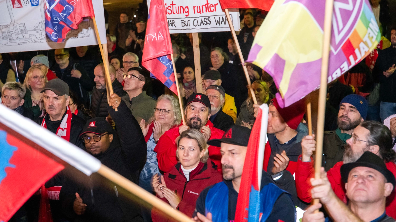 Kundgebung in Wolfsburg: "Stoppt den Kahlschlag"