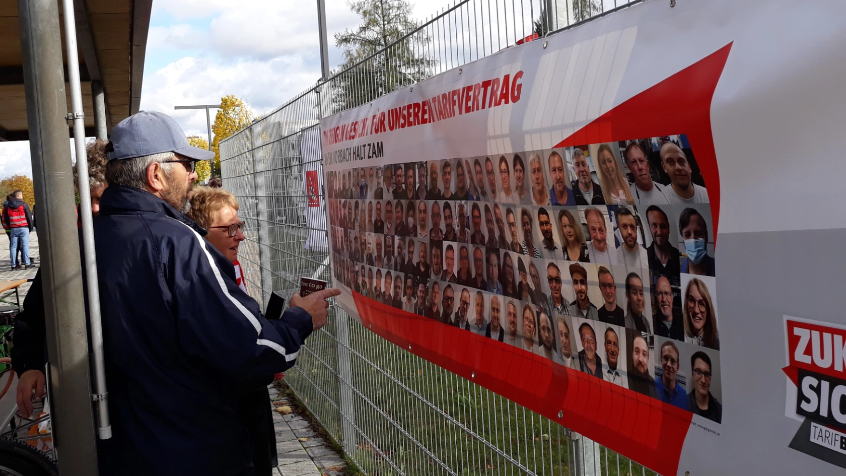 Koll. betrachten Banner