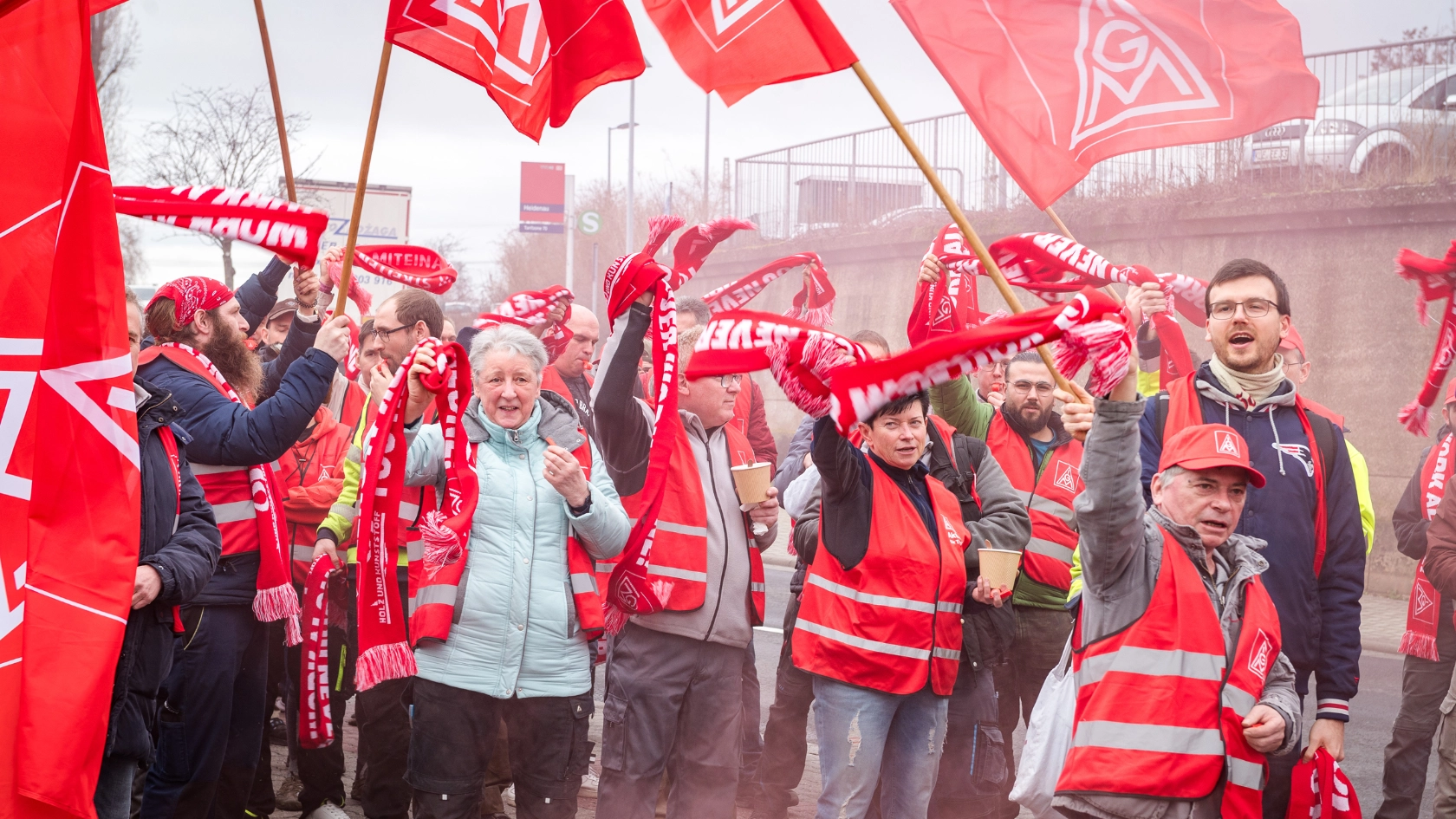 Warnstreik im Möbelwerk Heidenau in Dresden