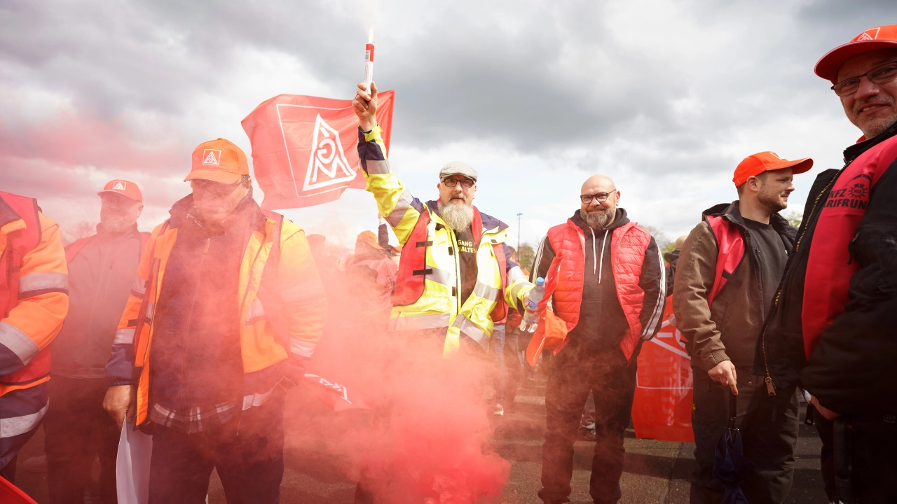 KFZ-Tarifrunde 2023 im Autokino in Köln, NRW