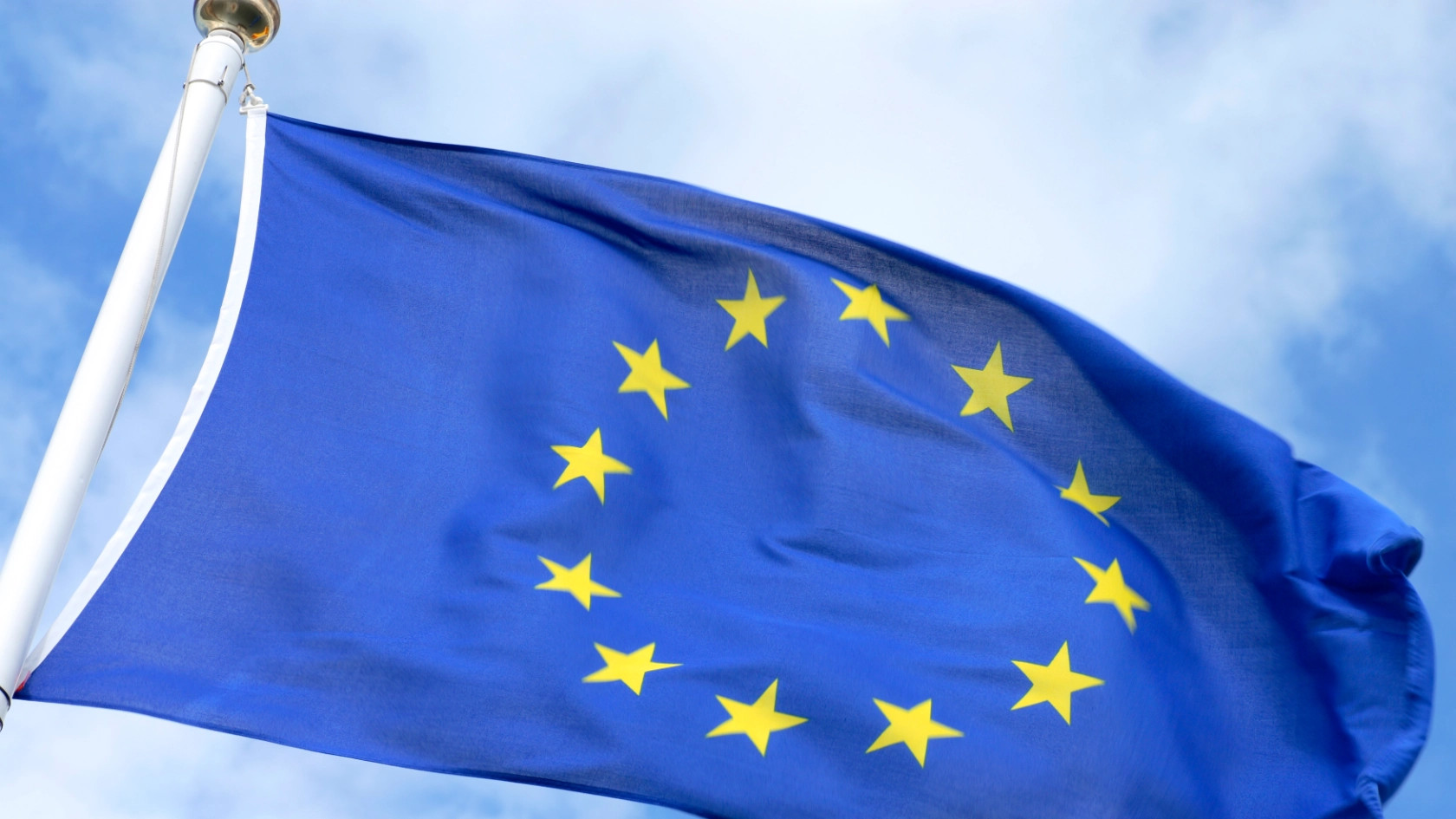 Die Flagge der Europäischen Union am Flaggenmast