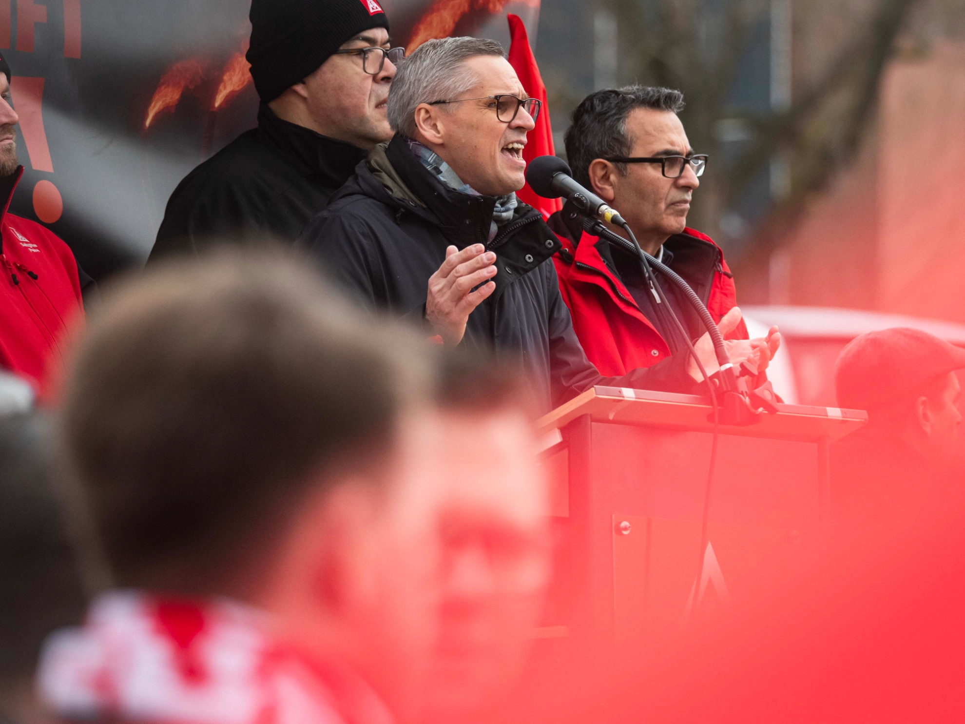 Am Mikro: Thorsten Gröger, IG Metall-Bezirksleiter