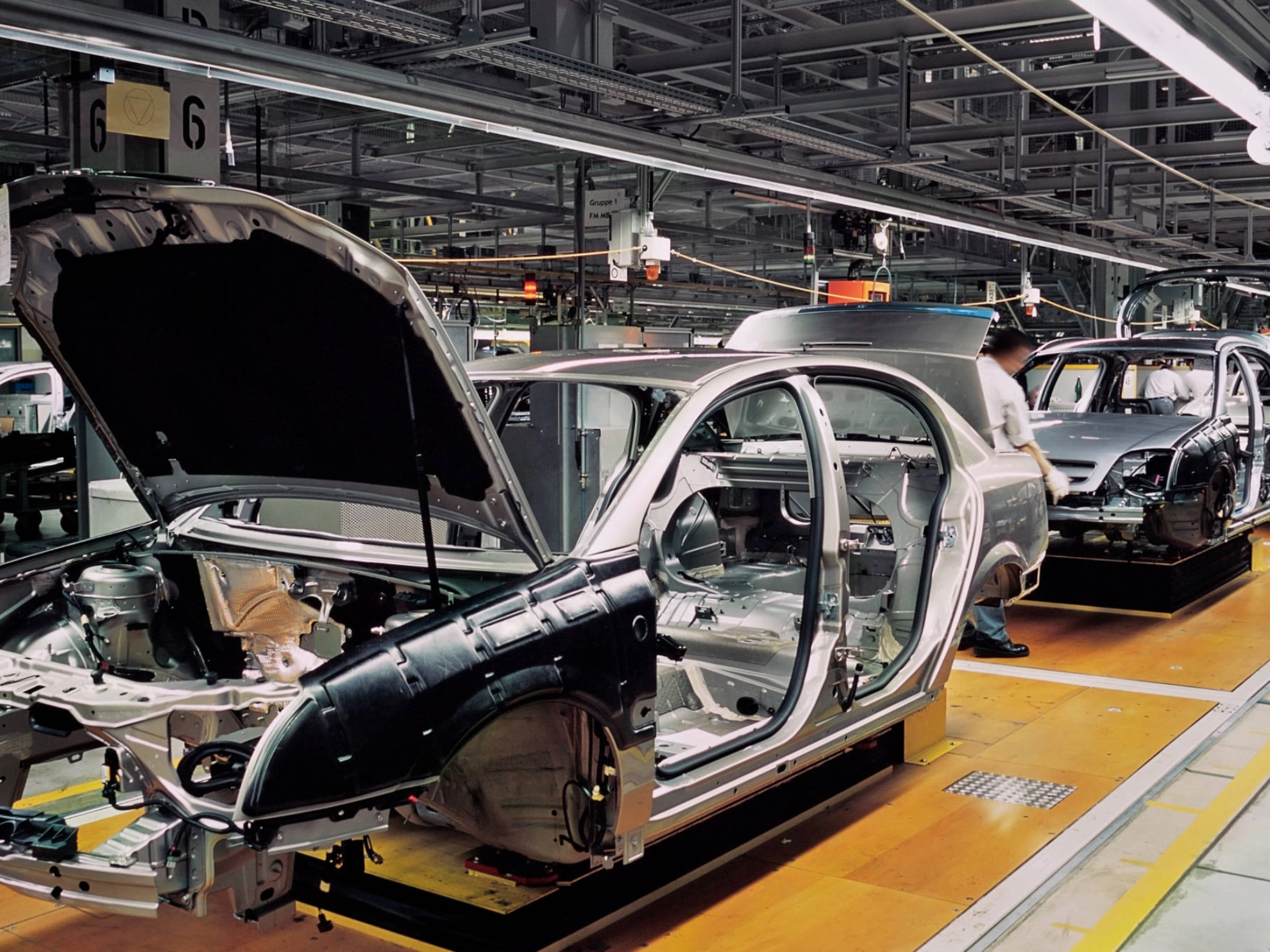 Eine Fertigungsstraße bei einem Automobilhersteller.