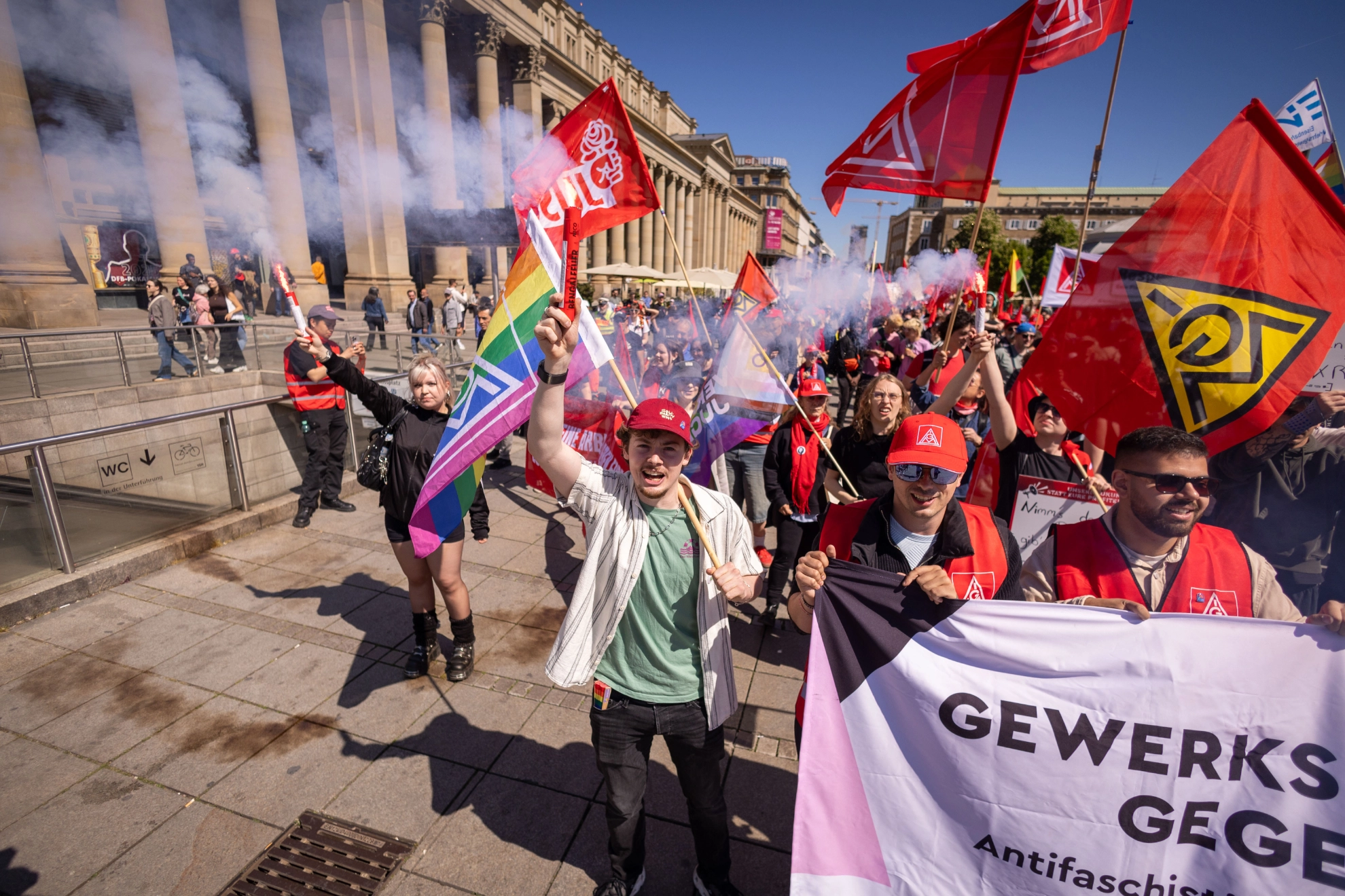 Stuttgart, Baden-Württemberg, 01.05.2026:Demonstration des DGB zum Ersten Mai in StuttgartIm Bild: Frontbanner der DemoNotiz: No model release. Kein Einverständnis für Werbung, keine Weitergabe an Dritte.