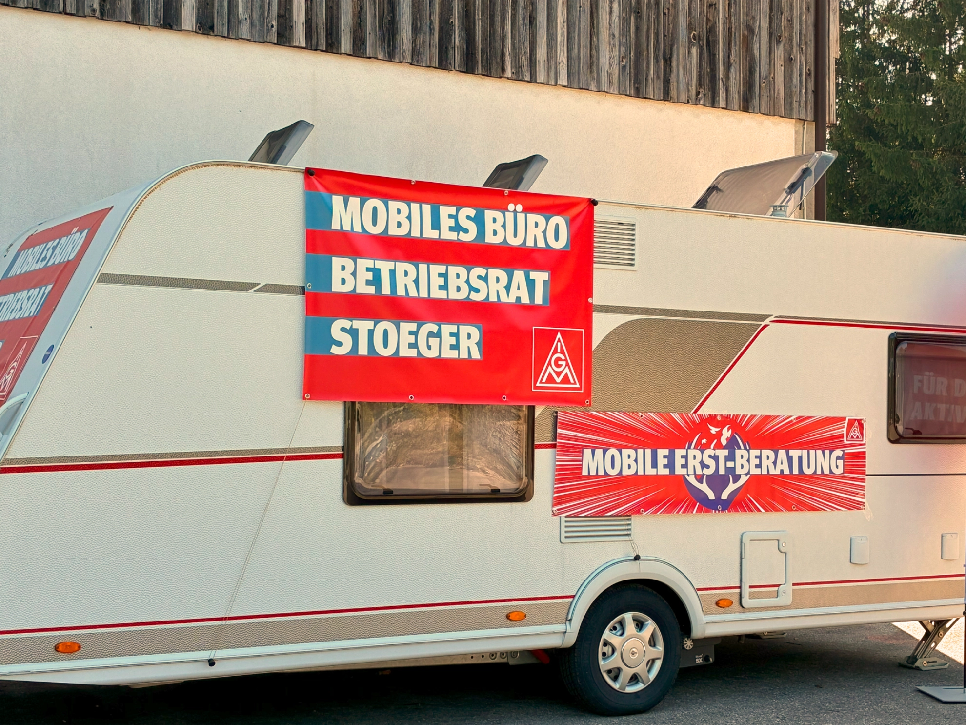 Mobiles Betriebsratsbüro im Wohnwagen bei Stöger 