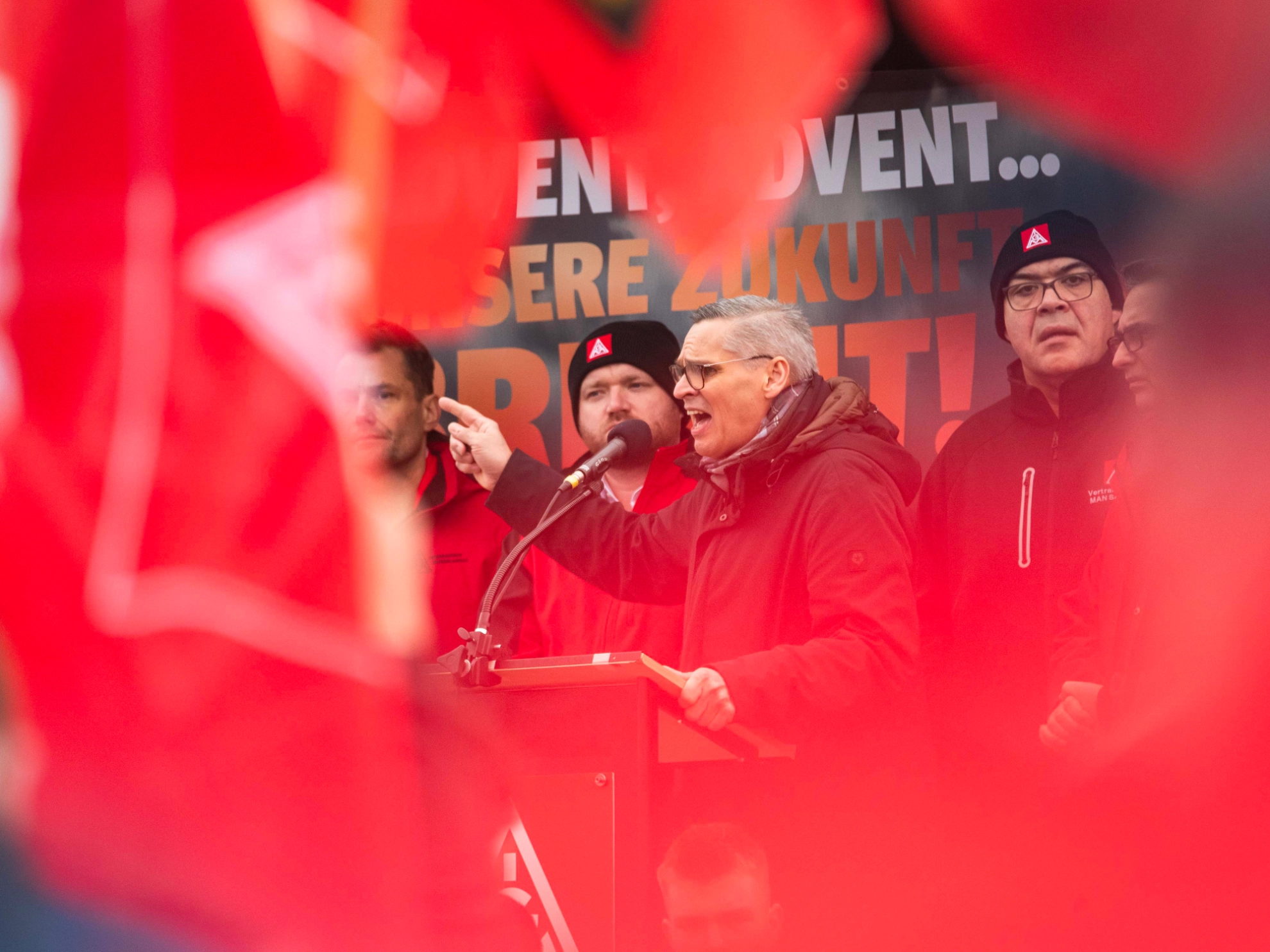 Am Mikro: Thorsten Gröger, IG Metall-Bezirksleiter