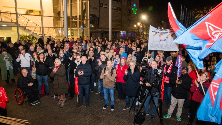 Kundgebung in Wolfsburg: "Stoppt den Kahlschlag"