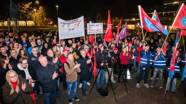 Kundgebung in Wolfsburg: "Stoppt den Kahlschlag"